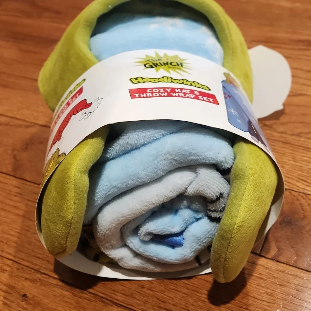 NEW The Grinch Green Hat & Throw Set, 60